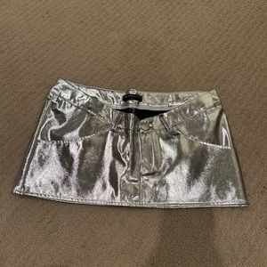 Never Worn V waist metallic silver mini skirt